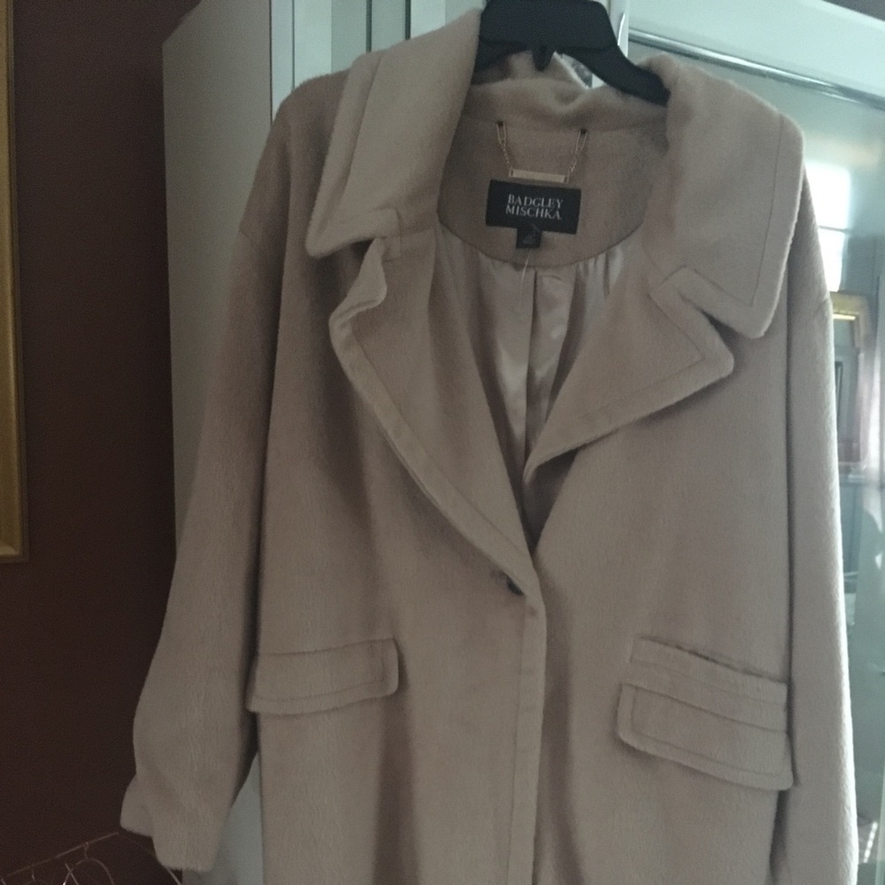 Badgley Mischka Coat Nude❤️❤️